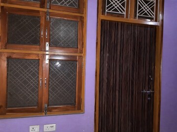 Furnished Amenities in 2 BHK Builder Floor at Vineet Khand – for Rent