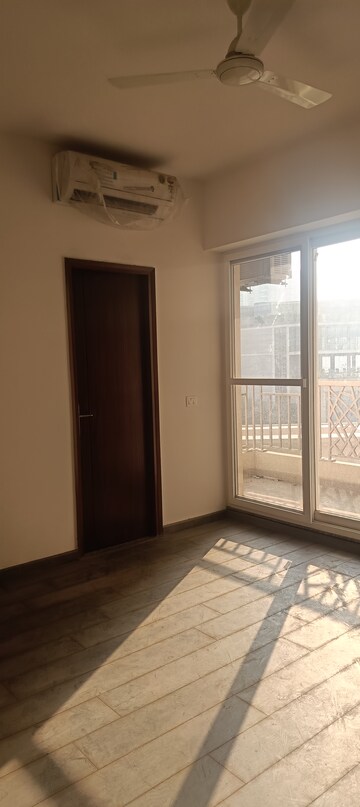 Room in 4 BHK Apartment at ABA Ivy County, Sector 75 – for Rent