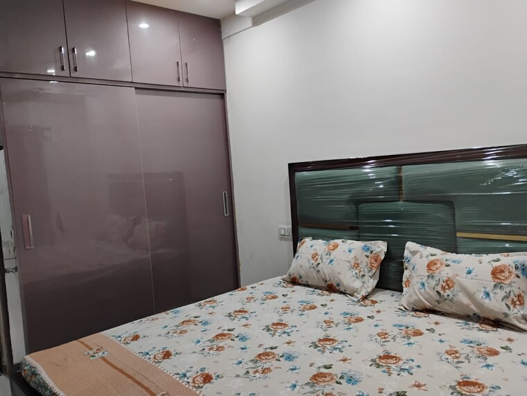 Bedroom, pir machalla 3 Bedroom 150 Sq.Yd. Apartment In Pir Machalla Zirakpur 9397438