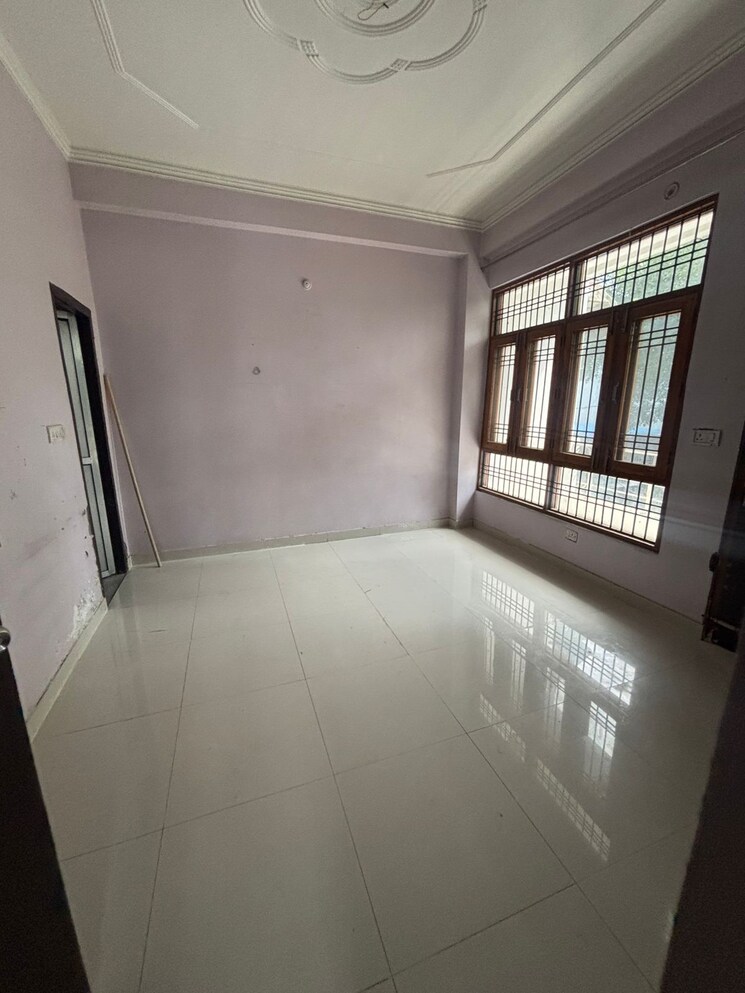 Room, gomti nagar 3 Bedroom 2152 Sq.Ft. Builder Floor In Gomti Nagar Lucknow 9397450