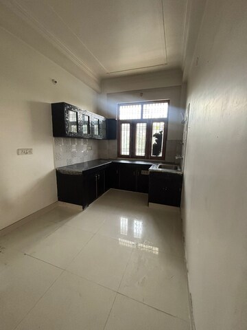 Kitchen in 3 BHK Builder Floor at Gomti Nagar – for Rent