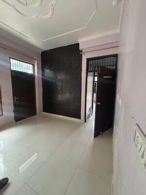 Room in 3 BHK Builder Floor at Gomti Nagar – for Rent