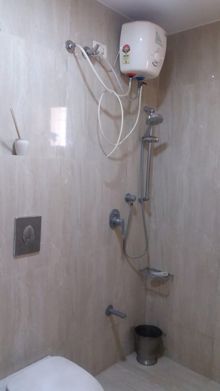 Bathroom, bodakdev 3 Bedroom 190 Sq.Yd. Apartment In Bodakdev Ahmedabad 9397469