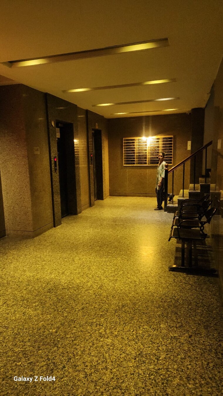 Room, bodakdev 3 Bedroom 190 Sq.Yd. Apartment In Bodakdev Ahmedabad 9397469