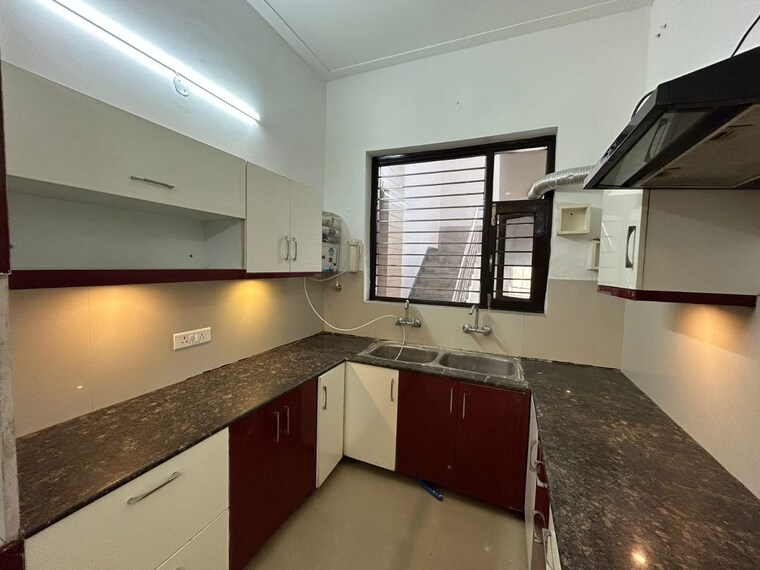 Kitchen, kishanpura 3 Bedroom 192 Sq.Yd. Builder Floor In Kishanpura Zirakpur 9397472