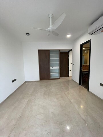 Room in 3 BHK Apartment at Lodha The Park, Worli – for Rent