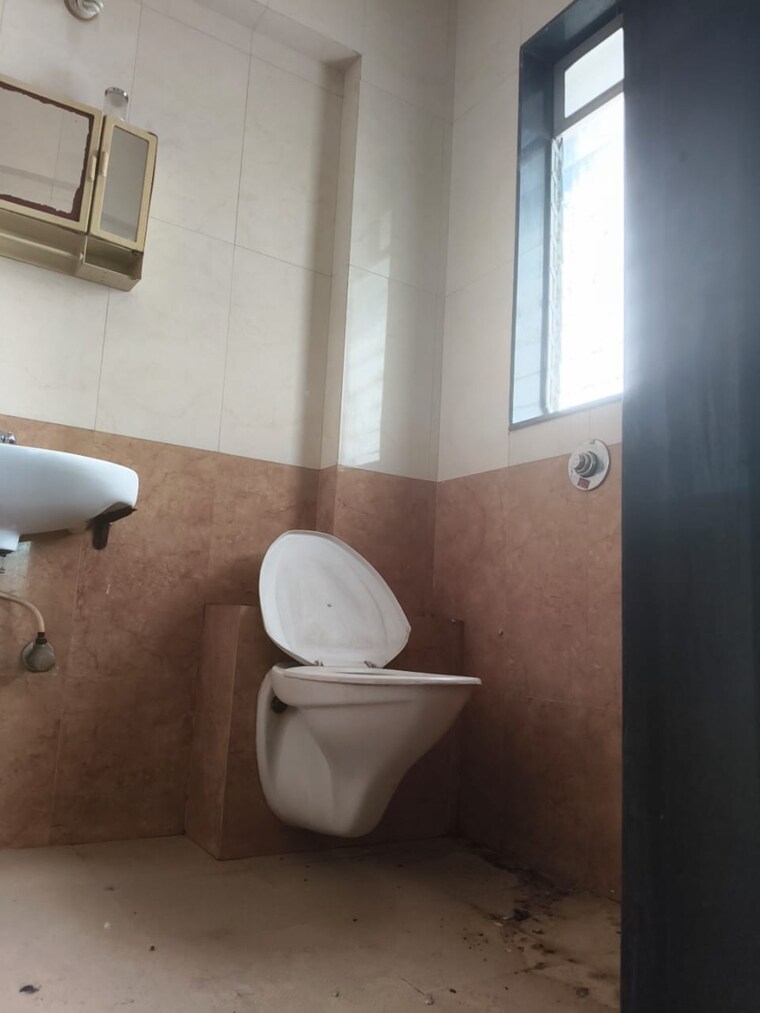 Bathroom, chembur-residency 2 Bedroom 850 Sq.Ft. Apartment In Chembur Mumbai 9397484