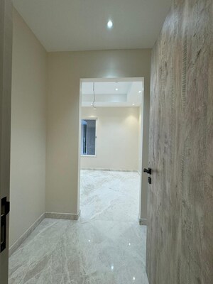 Room in 3 BHK Apartment at Indiabulls Sky Forest, Lower Parel – for Rent