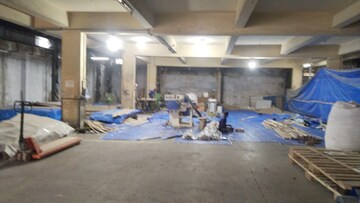  Warehouse For Rent in Makarpura