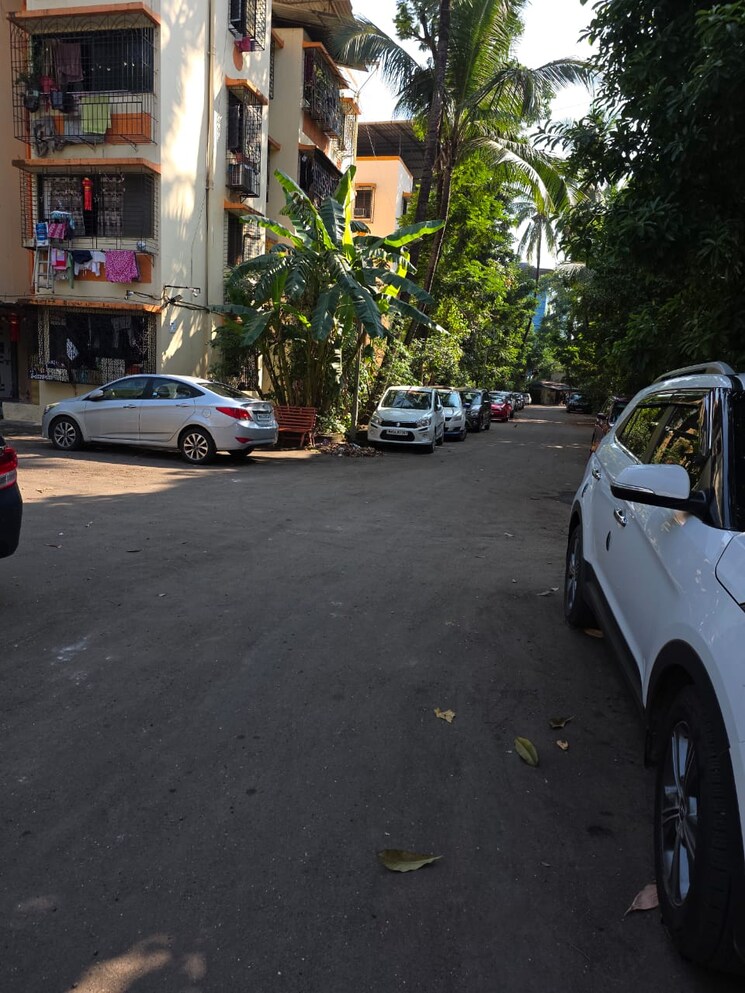  Parking, runwal-25-hour-life Commercial Shop 300 Sq.Ft. In Manpada Thane 9397524