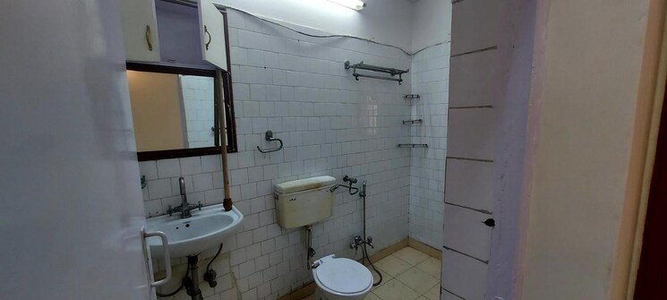Bathroom, vasant kunj 3 Bedroom 1400 Sq.Ft. Apartment In Vasant Kunj Delhi 9397563