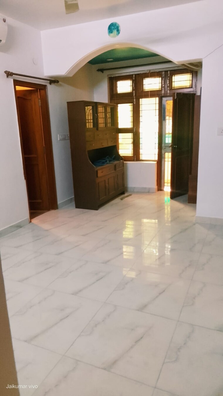Room, vasant kunj 3 Bedroom 1400 Sq.Ft. Apartment In Vasant Kunj Delhi 9397563