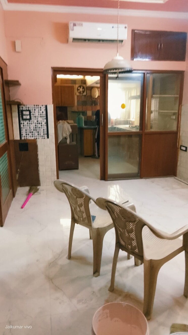 Team Area, vasant kunj 3 Bedroom 1400 Sq.Ft. Apartment In Vasant Kunj Delhi 9397563