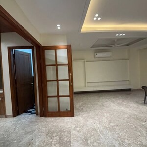 Room in 6+ BHK Villa at Civil Lines – for Sale