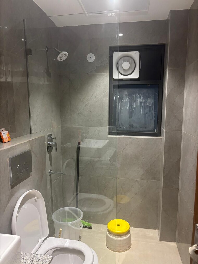 Bathroom, suncity-vatsal-valley 2 Bedroom 1030 Sq.Ft. Apartment In Gwal Pahari Gurgaon 9397597