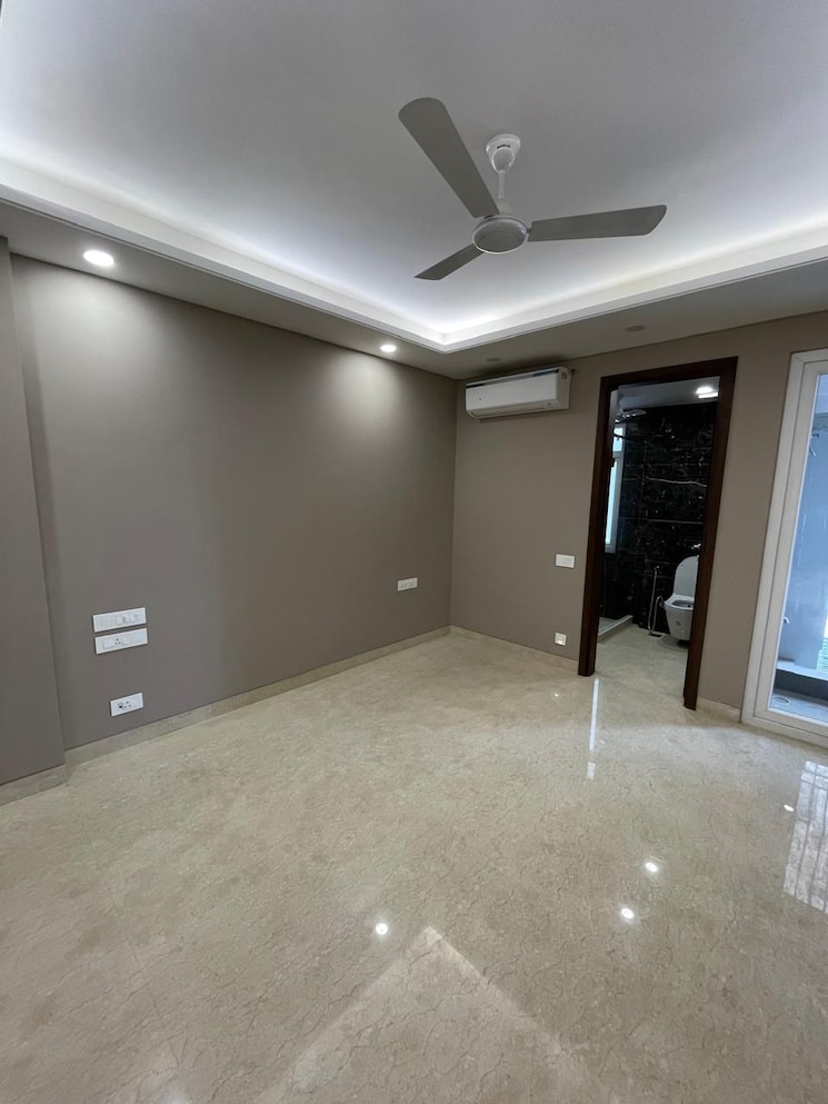 Room, safdarjung development area 3 Bedroom 200 Sq.Yd. Builder Floor In Safdarjung Development Area Delhi 9397616