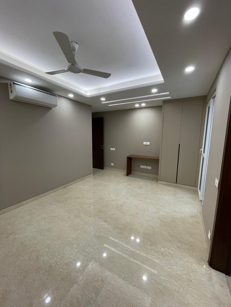 Room, safdarjung development area 3 Bedroom 200 Sq.Yd. Builder Floor In Safdarjung Development Area Delhi 9397616