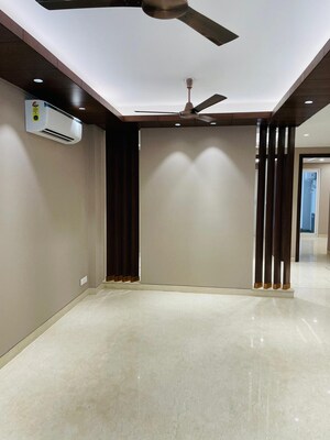 Room in 3 BHK Builder Floor at Safdarjung Development Area – for Rent