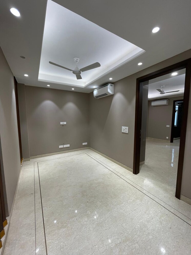 Room, safdarjung development area 3 Bedroom 200 Sq.Yd. Builder Floor In Safdarjung Development Area Delhi 9397616