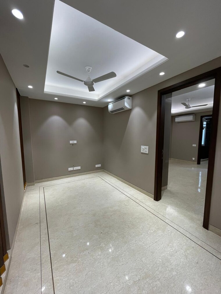 Room, safdarjung development area 3 Bedroom 200 Sq.Yd. Builder Floor In Safdarjung Development Area Delhi 9397616