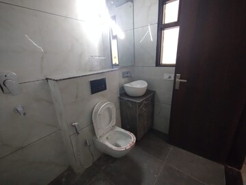 Master Bedroom in 1 BHK Builder Floor at Sector 40 – for Rent