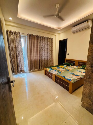 Bedroom in 3 BHK Builder Floor at SAS Tower, Sector 38 – for Rent