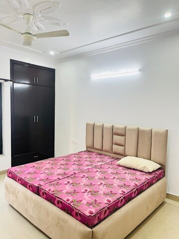 Bedroom in 2 BHK Builder Floor at Sector 40 – for Rent