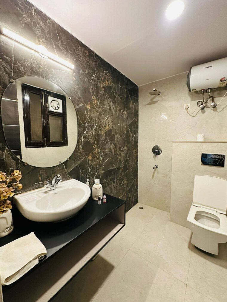 Bathroom, neb sarai 1 Bedroom 500 Sq.Ft. Builder Floor In Neb Sarai Delhi 9397657