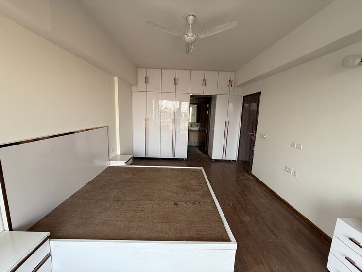 Room, dlf-gardencity-enclave 3 Bedroom 1913 Sq.Ft. Apartment In Sector 93 Gurgaon 9397677