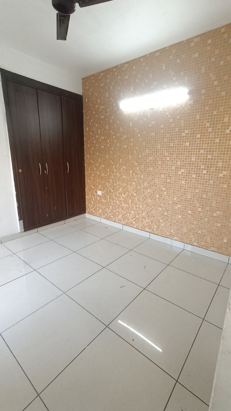 Room, supertech-the-romano 2 Bedroom 1020 Sq.Ft. Apartment In Sector 118 Noida 9397668