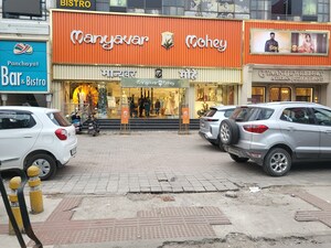  Showroom For Rent in Hazratganj