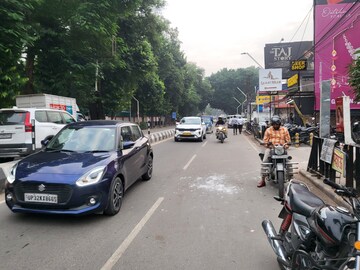  Showroom – Exterior View View at Hazratganj - for Rent