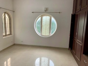 Bathroom in 4 BHK Apartment at Sterling Brunton, Mg Road – for Rent