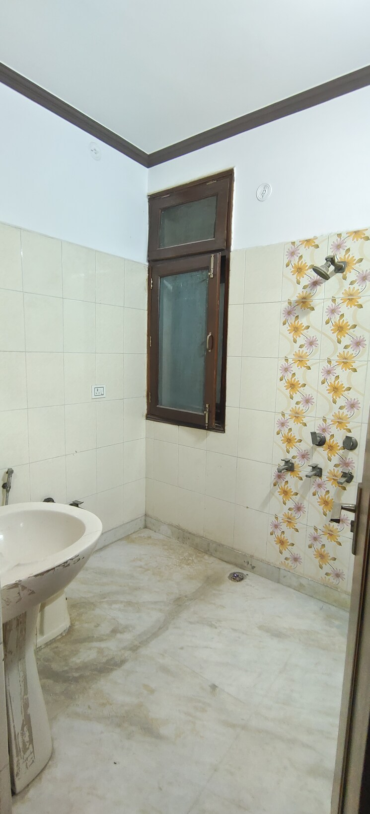 Bathroom, dwarka mor 3 Bedroom 1200 Sq.Ft. Builder Floor In Dwarka Mor Delhi 9397778