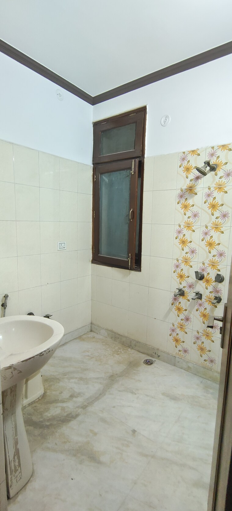 Bathroom, dwarka mor 3 Bedroom 1200 Sq.Ft. Builder Floor In Dwarka Mor Delhi 9397778
