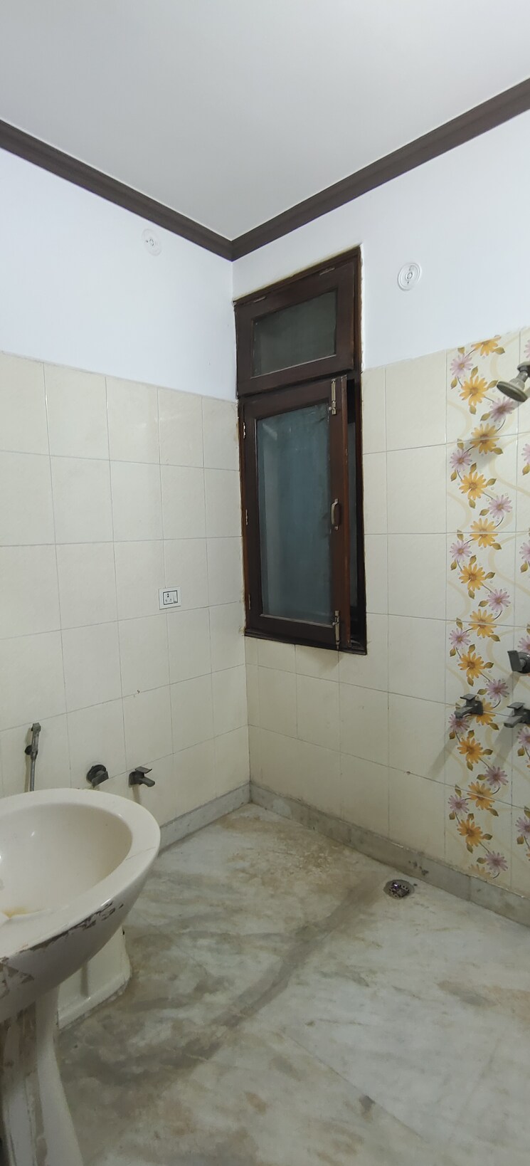 Bathroom, dwarka mor 3 Bedroom 1200 Sq.Ft. Builder Floor In Dwarka Mor Delhi 9397778