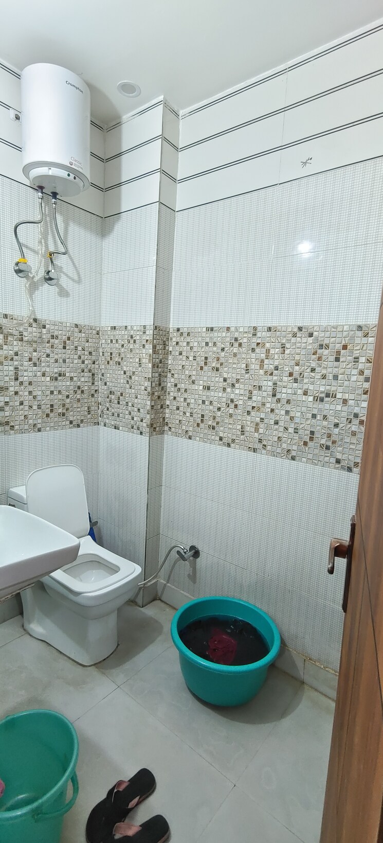 Bathroom, dwarka mor 1 Bedroom 400 Sq.Ft. Builder Floor In Dwarka Mor Delhi 9397783