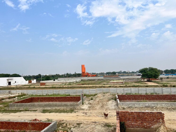 Swimming Pool, dankaur  900 Sq.Ft. Plot In Dankaur Greater Noida 9397780