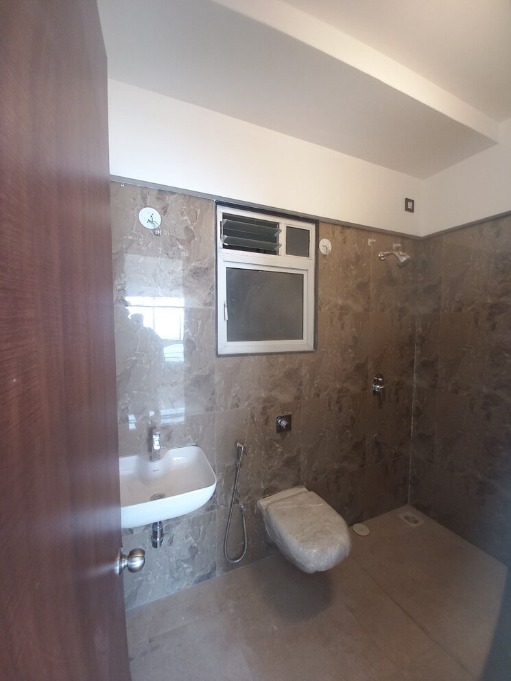 Bathroom, vtp-leonara 2 Bedroom 806 Sq.Ft. Apartment In Mahalunge Pune 9397791