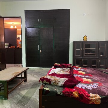 Bedroom in 4 BHK Builder Floor at OM Builder Floors, Sector 43 – for Rent