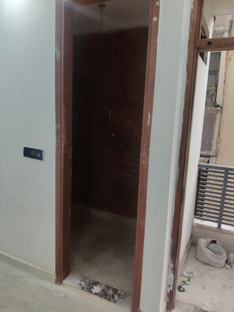 Balcony, govindpuri 3 Bedroom 900 Sq.Ft. Builder Floor In Govindpuri Delhi 9397872