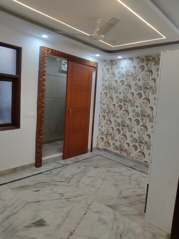 Room in 3 BHK Builder Floor at Govindpuri – for Rent