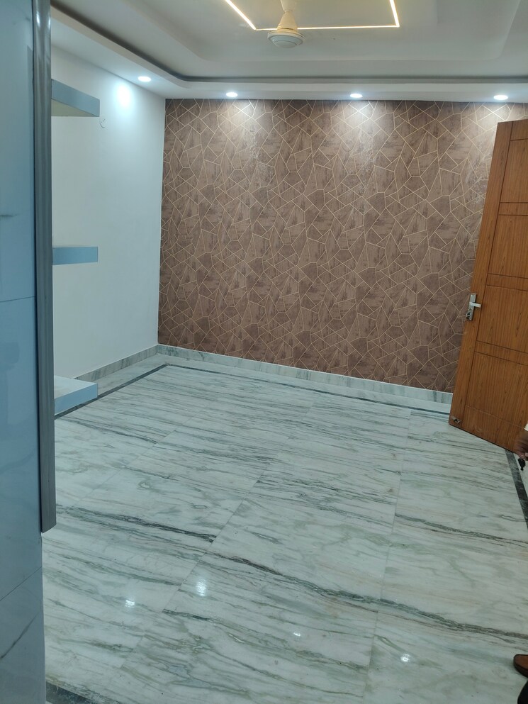 Room, govindpuri 3 Bedroom 900 Sq.Ft. Builder Floor In Govindpuri Delhi 9397878