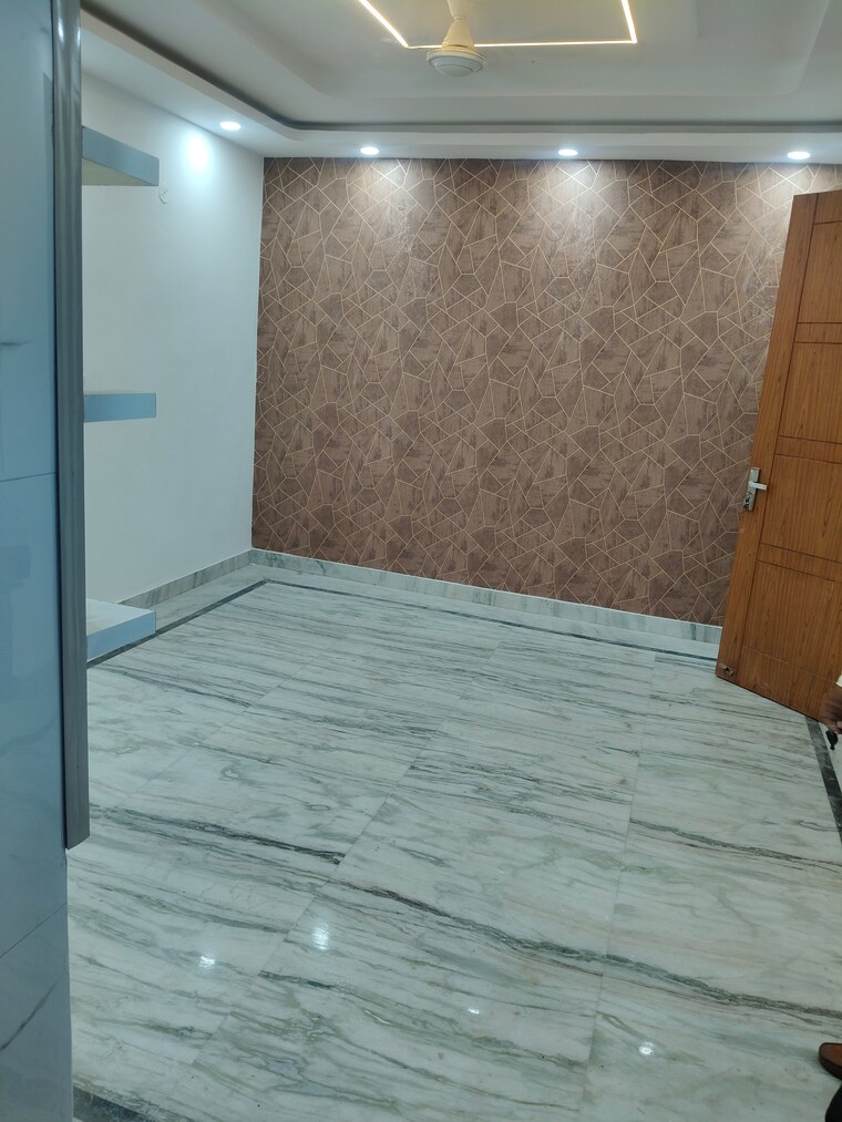 Room, govindpuri 3 Bedroom 900 Sq.Ft. Builder Floor In Govindpuri Delhi 9397878