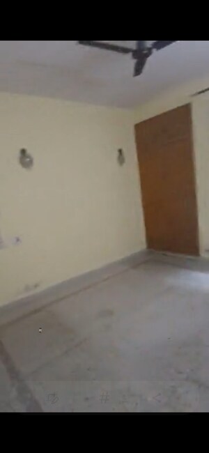 Room in 2 BHK Apartment at Ashiana Apartment, Sector 62 – for Rent
