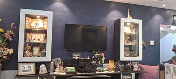 Furnished Amenities in 3 BHK Apartment at Salt Lake Sector V – for Rent