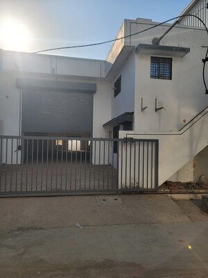  Warehouse – Exterior View View at Por - for Rent
