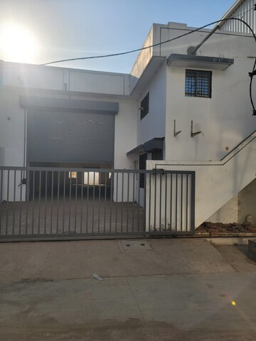  Warehouse – Exterior View View at Por - for Rent
