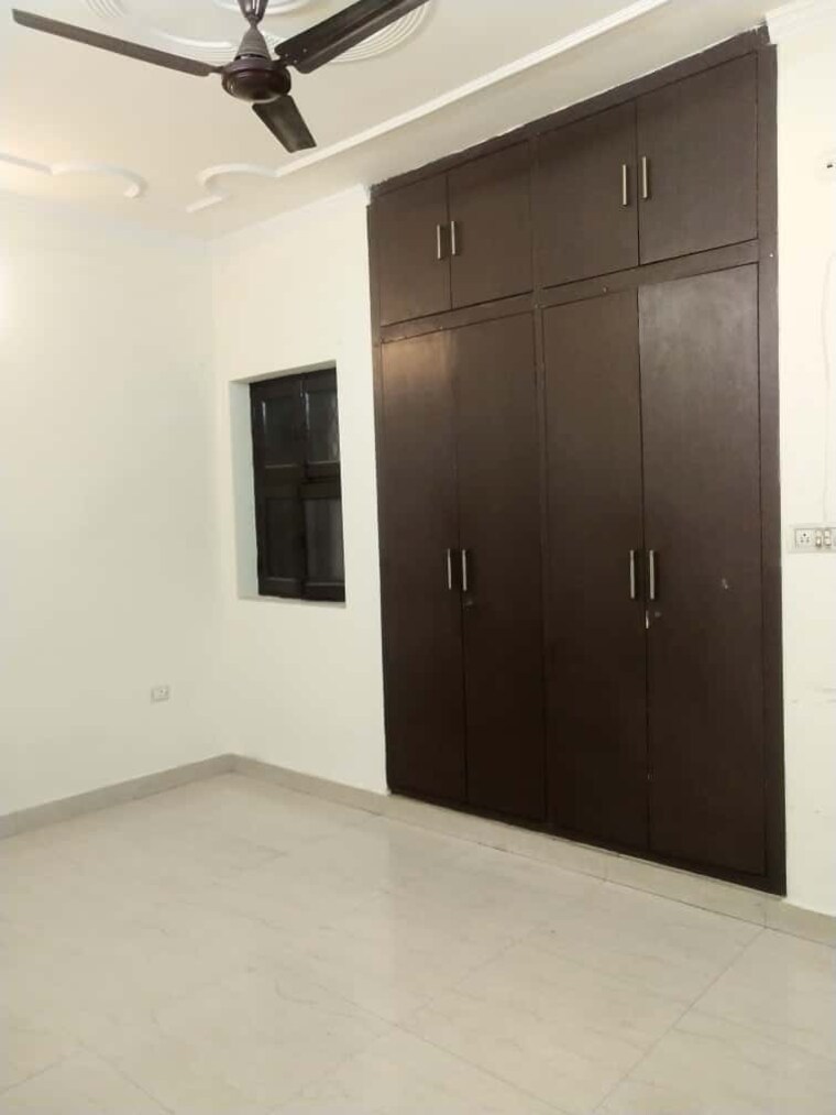 Room, rail-vihar-sector-30 2 Bedroom 850 Sq.Ft. Builder Floor In Sector 30 Noida 9397932