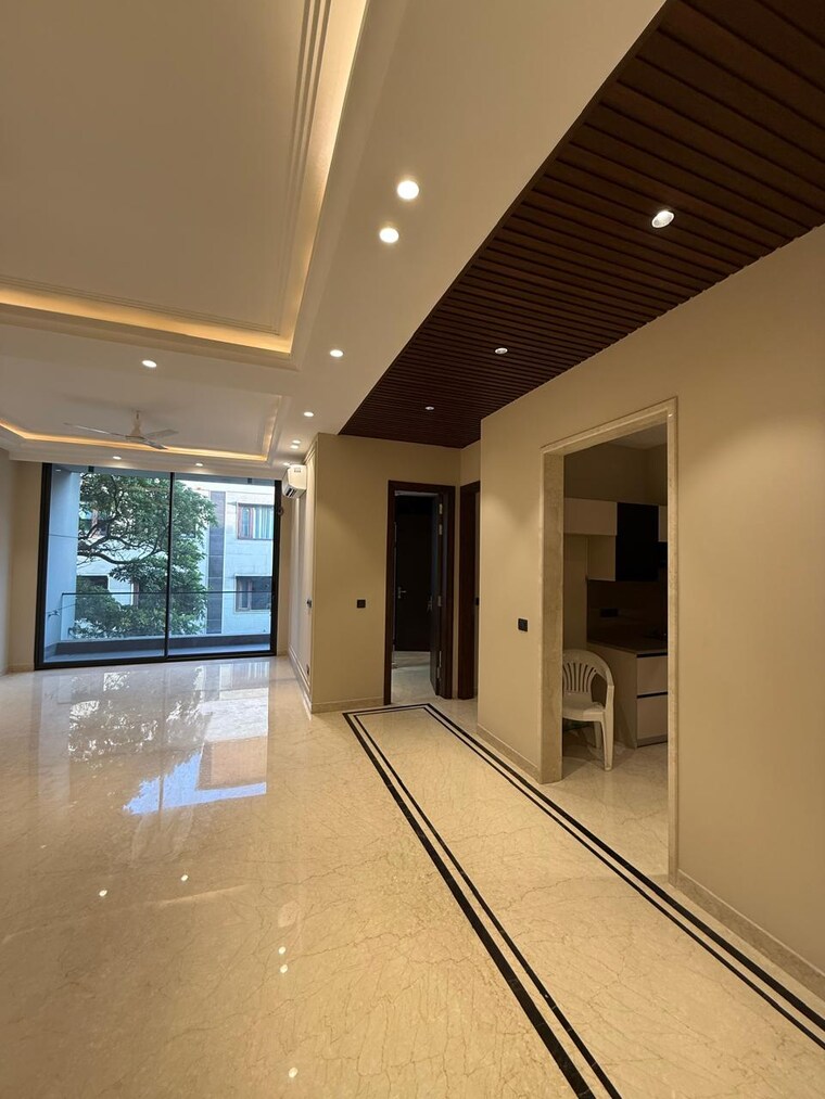 Room, east of kailash 3 Bedroom 220 Sq.Yd. Builder Floor In East Of Kailash Delhi 9397936